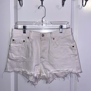 Levi’s 501 Denim Short in pearly white